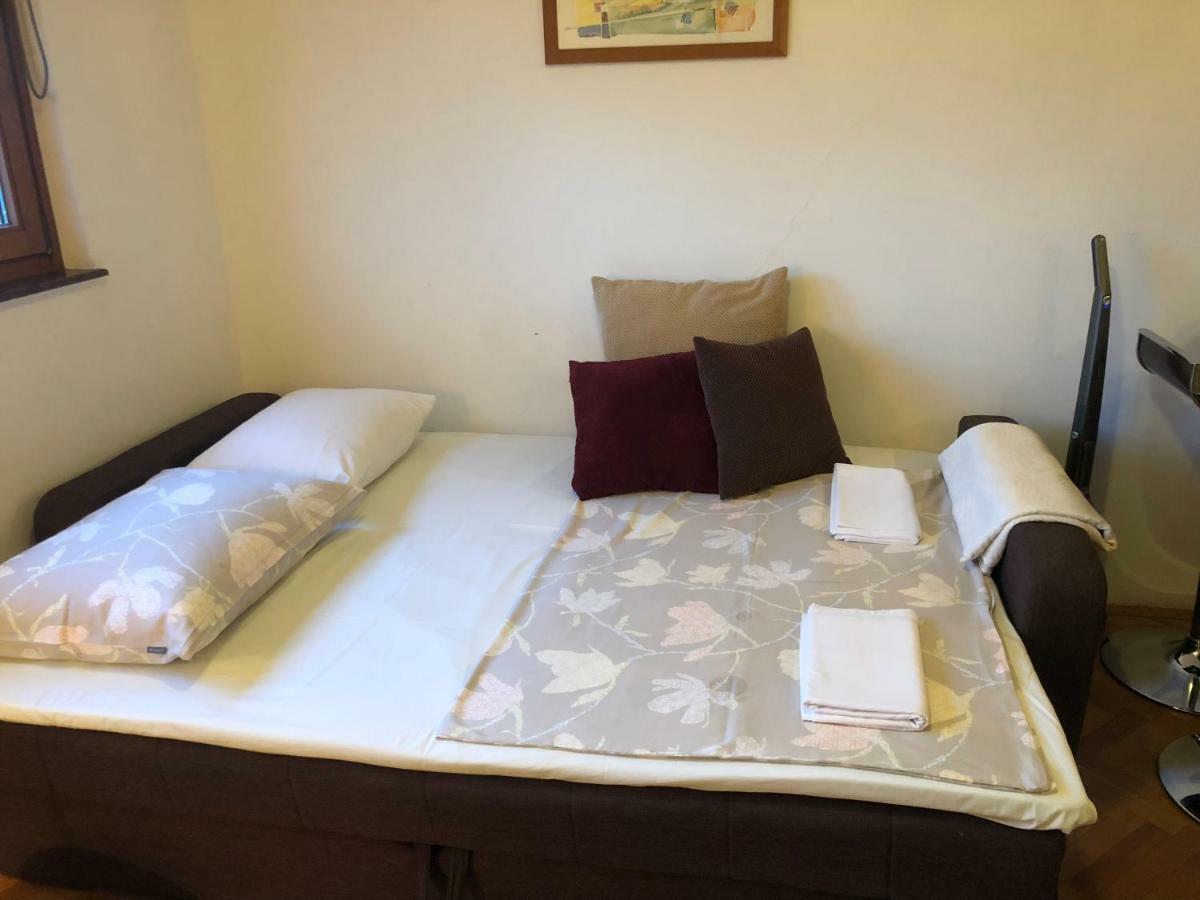Garsonjera Katarina Apartment Split Bagian luar foto